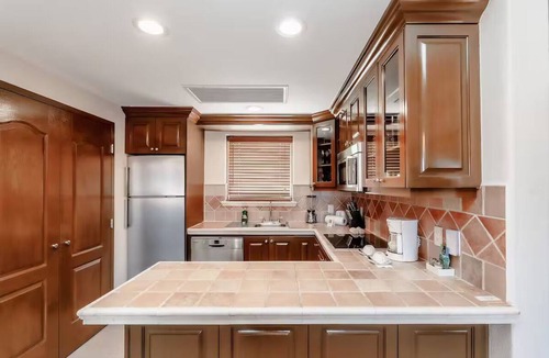 Loreto Resort | 2-bedroom resort in tranquil Loreto with cool AC and gym access