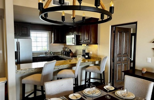 Juarez Villa | 2-bedroom villa in amazing Cabo San Lucas with a fitness room and multiple pools