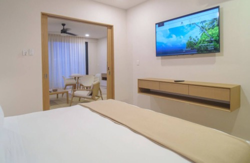 Downtown Hotel | 2 Elegant Suites Near Quinta Avenida & Playa del Carmen Beach | Rooftop Pool