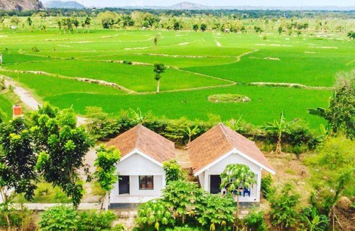 Kecamatan Praya Barat Daya House | 20 m² Bungalow ∙ 2 guests