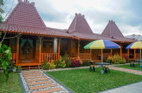 Wonosobo Hotel | 20 m² Hotel ∙ 4 guests