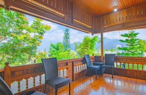 Sidomulyo House | 200 m² House ∙ 3 bedrooms ∙ 12 guests