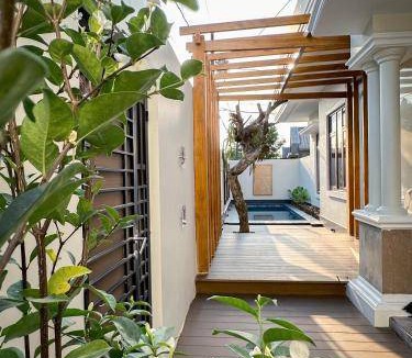 Purwokerto House | 200 m² House ∙ 5 bedrooms ∙ 10 guests