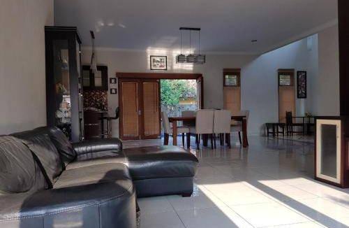 Depok Villa | 200 m² Villa ∙ 3 bedrooms ∙ 20 guests