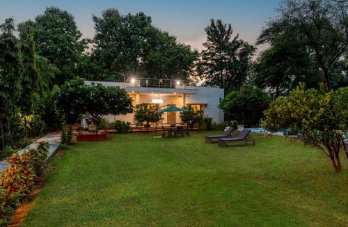 New Delhi House | 2023 m² House ∙ 3 bedrooms ∙ 11 guests