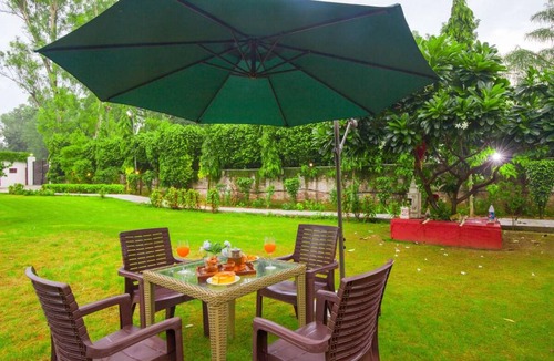 New Delhi House | 2023 m² House ∙ 3 bedrooms ∙ 11 guests