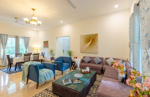 New Delhi House | 2023 m² House ∙ 3 bedrooms ∙ 11 guests