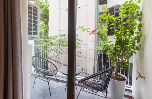 Cong Vi Apartment | 22Housing 81 Linh Lang