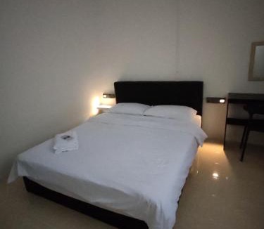 Taman Impian Hostel | 23 Inn Queenbed Room with share bathroom
