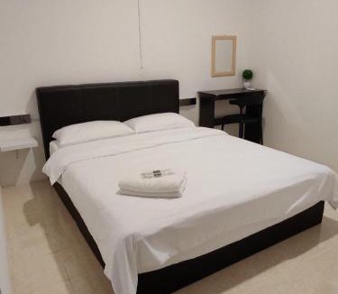 Taman Impian Hostel | 23 Inn Queenbed Room with share bathroom