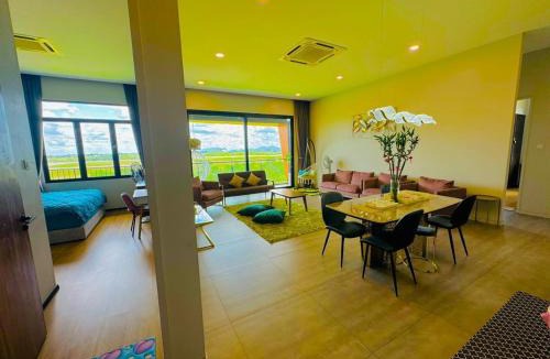 Kuching Apartment | 24'HR CHECK IN H'FLOOR SARADISE ECHELON KUCHING LUXURY BALCONY CONDO FACING AIRPORT 3R2B-2Cpark