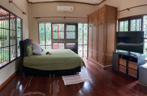 Ban Pong Bed & Breakfast | 25 m² Bed and breakfast ∙ 5 bedrooms ∙ 10 guests