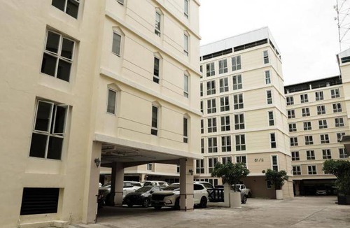 Bang Khun Phrom Hotel | 25 m² Hotel ∙ 2 guests