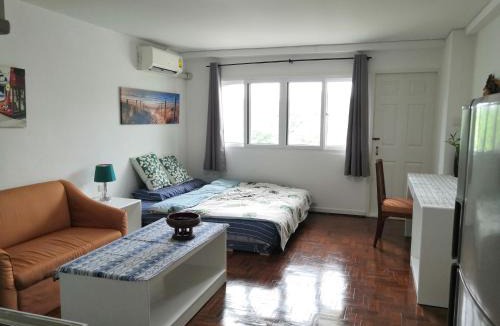 Wat Ket Apartment | 26 condo with pool opposite the train station, near old city and Nimman