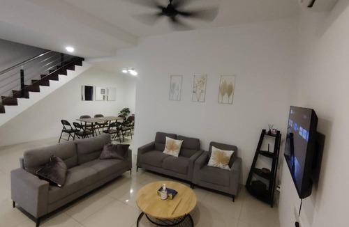 Miri House | 260 m² House ∙ 4 bedrooms ∙ 10 guests