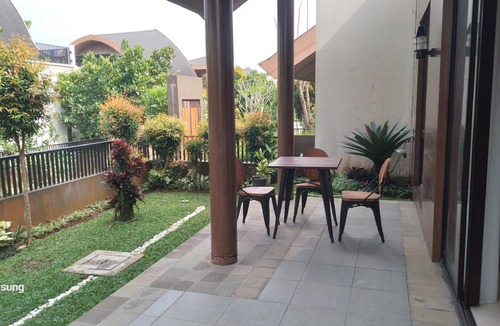Ciawi House | 270 m² House ∙ 2 bedrooms ∙ 6 guests