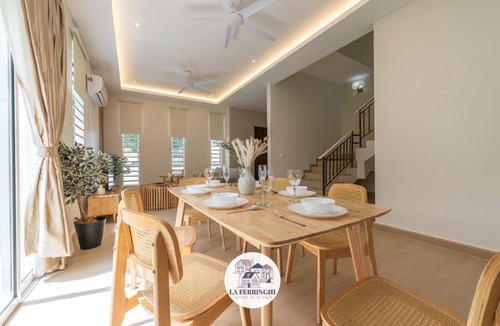 Batu Ferringhi Villa | 279 m² Villa ∙ 5 bedrooms ∙ 25 guests