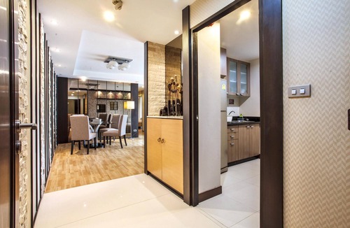 Khlong Toei Nuea Condo | 2A - Luxurious 2-Bedroom Condo in Central Bangkok with Gym and Swimming pool