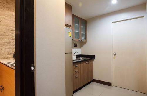 Khlong Toei Nuea Condo | 2A - Luxurious 2-Bedroom Condo in Central Bangkok with Gym and Swimming pool