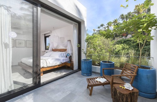 San Francisco House | 2BDR 2.5Bath Vacation House w/Private Pool Steps from the Beach