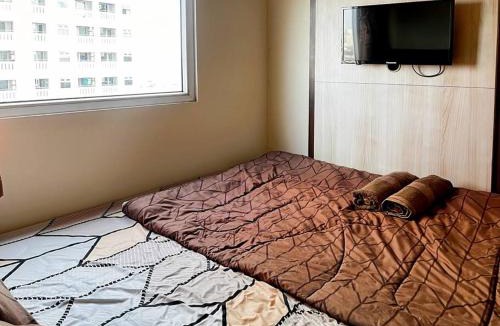 Rawasari Apartment | 2BR Apt Green Pramuka with Pool & Wi-Fi by 2ndHome