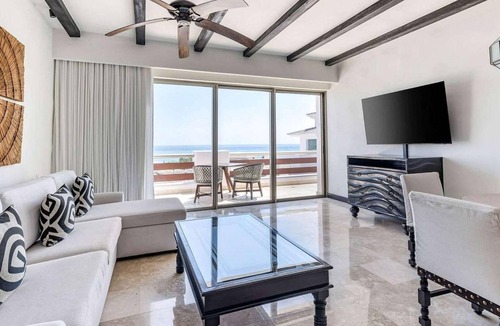 Zona Hotelera Resort | 2BR Ocean View at Cabo Azul – Infinity Pools & Beachfront Escape
