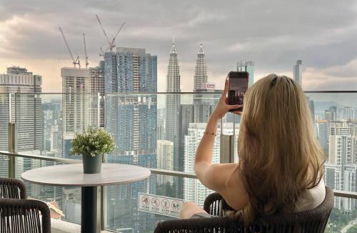 Imbi Apartment | 2min walk to TRX,KLCC view Gaming 2pax swimming pool