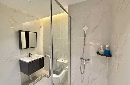 Imbi Apartment | 2min walk to TRX,KLCC view Gaming 2pax swimming pool