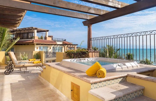 Flamingos Apartment | 3 bedroom oceanfront suite with terrace, Jacuzzi and all the amenities