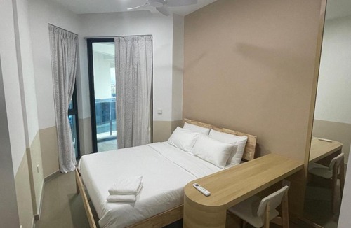 Downtown Kota Kinabalu Hotel | 3 Bedroom Seaview Suite, Coralbay by Ayuhouz