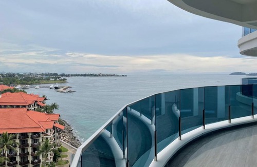 Downtown Kota Kinabalu Hotel | 3 Bedroom Seaview Suite, Coralbay by Ayuhouz