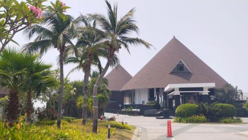 Kampung Bagan Lalang Ski Chalet | 3 BEDROOM SEAVIEW VILLA at GOLDEN PALM TREE