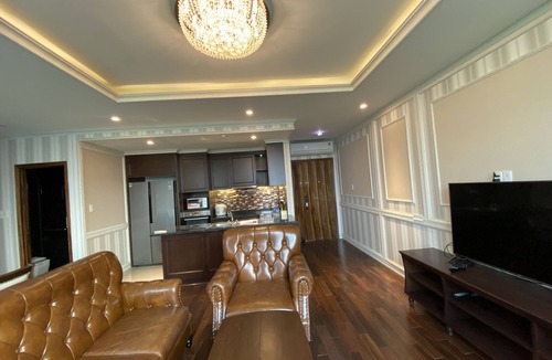 Phuong 6 Apartment | 3 Bedrooms Luxury Apartment, Skyline Pool,1 km from Ben Thanh Market