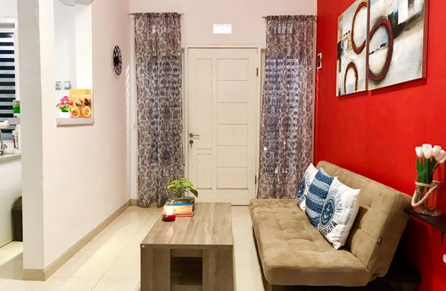 Oro Oro Ombo House | 3 BR Villa, 1 Minute from Jatim Park 2, Fast Wi-Fi
