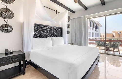 Zona Hotelera Hotel | 3 Coastal 2BR Suites w/Spa Bath – Walk to Plaza Mega Commercial & Markets