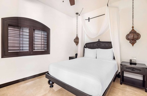 Zona Hotelera Hotel | 3 Coastal 2BR Suites w/Spa Bath – Walk to Plaza Mega Commercial & Markets