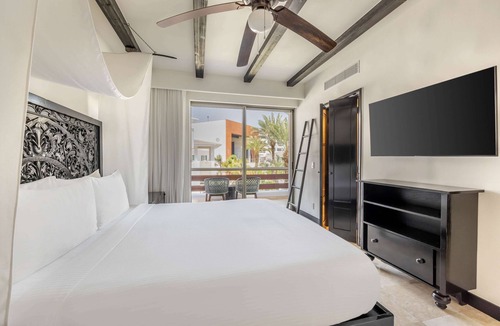Zona Hotelera Hotel | 3 Premium 2BR Deluxe SuiteS w/Pool View – Short Walk to Playa Hotelera Beach