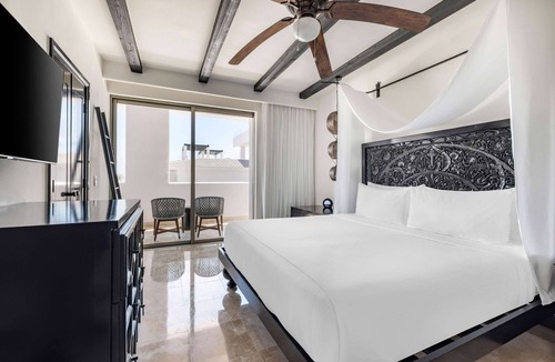 Zona Hotelera Hotel | 3 Stylish 2BR Suites w/Partial Ocean View – Close to Historic Plaza Mijares