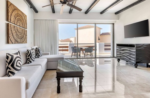 Zona Hotelera Hotel | 3 Tropical 2BR Suites w/Spa Bath – Only a Short Drive to Top-Rated Golf