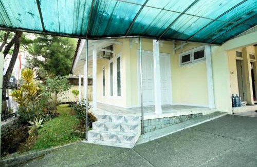Cipanas Villa | 300 m² Villa ∙ 4 bedrooms ∙ 12 guests