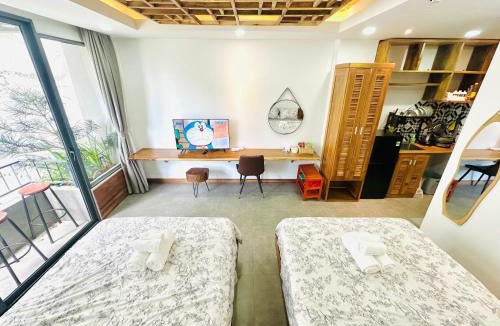 Ninh Kieu Apartment | 306MSNK Luxe Twin Studio l Balcony & Kitchen