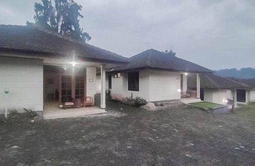 Cipanas Bed & Breakfast | 32 m² Bed and breakfast ∙ 4 guests