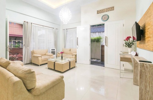 Yogyakarta House | 325 m² House ∙ 4 bedrooms ∙ 8 guests