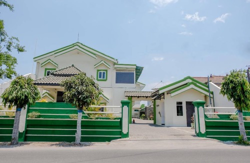 Madiun Hotel | 33 m² Hotel ∙ 2 bedrooms ∙ 4 guests