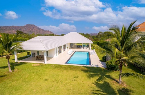 Sam Phraya Villa | 335 m² Villa ∙ 4 bedrooms ∙ 10 guests