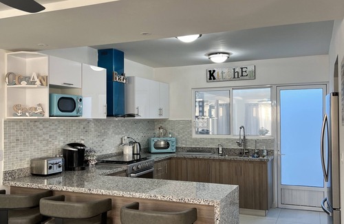 Rosarito House | 3BR 10 Guest with Pvt. Jacuzzi 2 pools Gated Comm. AC Security 24-7