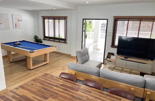 Saen Suk Villa | 4 Bedroom Pool Villa, Cozy House, Wonnapha Beach, Bangsaen