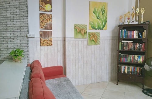 Ponorogo House | 4 Bedrooms Guest House