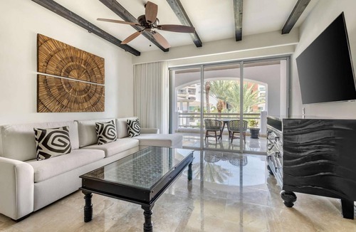 Zona Hotelera Hotel | 4 Elegant Pool View Suites w/Full Kitchen – Close to Plaza del Pescador Dining