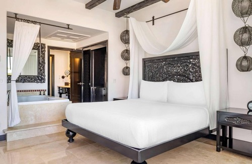 Zona Hotelera Hotel | 4 Spa-Like 1BR Suites w/Sea View Balcony – Near Top-Rated Cabo Golf Courses